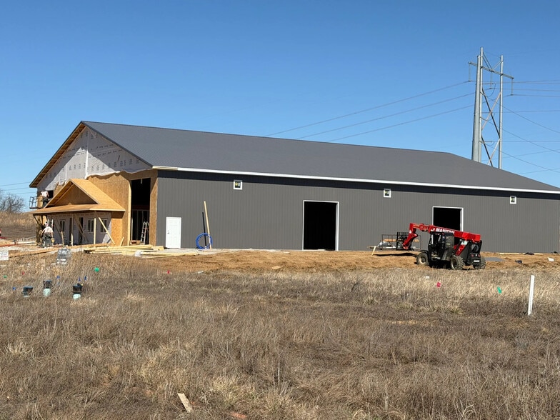 14991 Industrial Dr, Smithville, MO for sale - Building Photo - Image 3 of 9