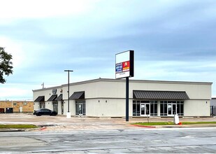 2900 Walnut Hill Ln, Dallas, TX à louer Photo du bâtiment- Image 2 de 12