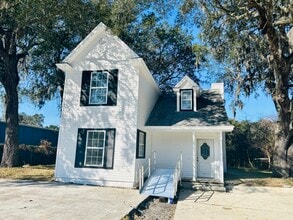 1477 S 8th St, Fernandina Beach, FL for lease Interior Photo- Image 1 of 25