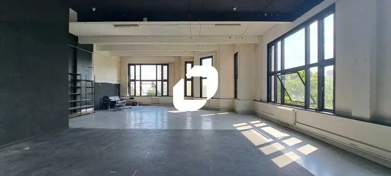 Flex in Paris for lease Building Photo- Image 1 of 16