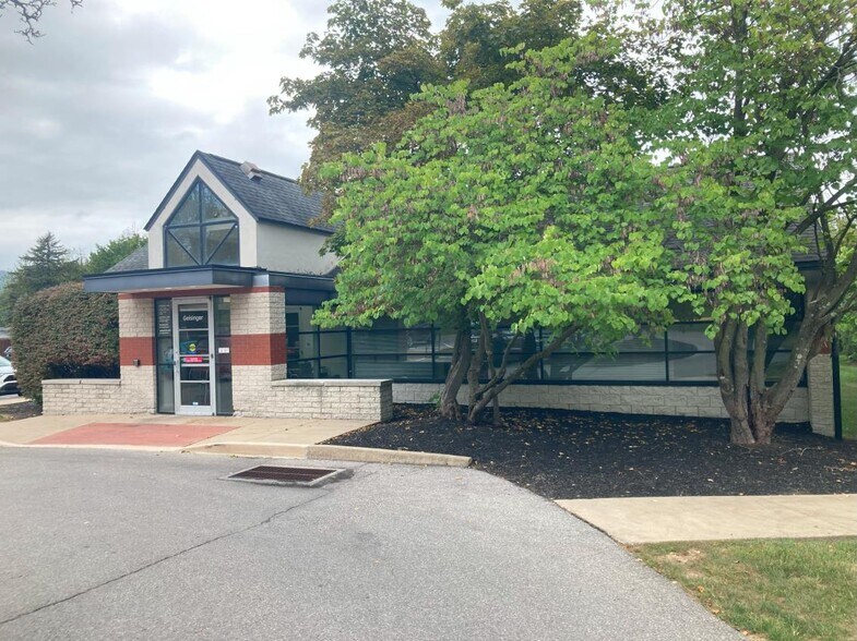 819 E Bishop St, Bellefonte, PA à vendre - Photo du bâtiment - Image 2 de 4