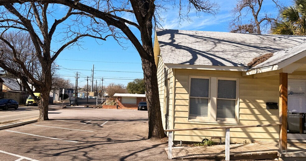 4500 Avenue B, Austin, TX à louer - Photo du bâtiment - Image 3 de 3