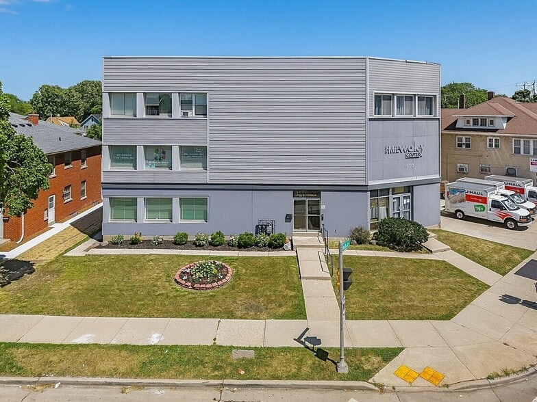 3500 N Sherman Blvd, Milwaukee, WI à vendre - Photo du bâtiment - Image 1 de 44