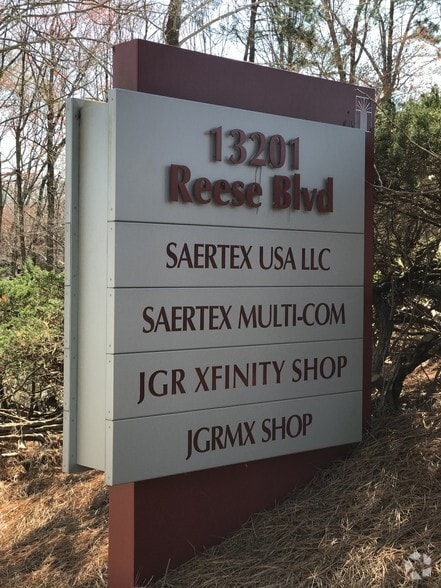 13201 W Reese Blvd, Huntersville, NC for lease - Building Photo - Image 3 of 6