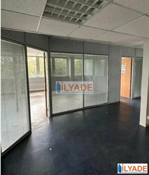 40 Avenue De Hambourg, Marseille for lease - Building Photo - Image 3 of 6