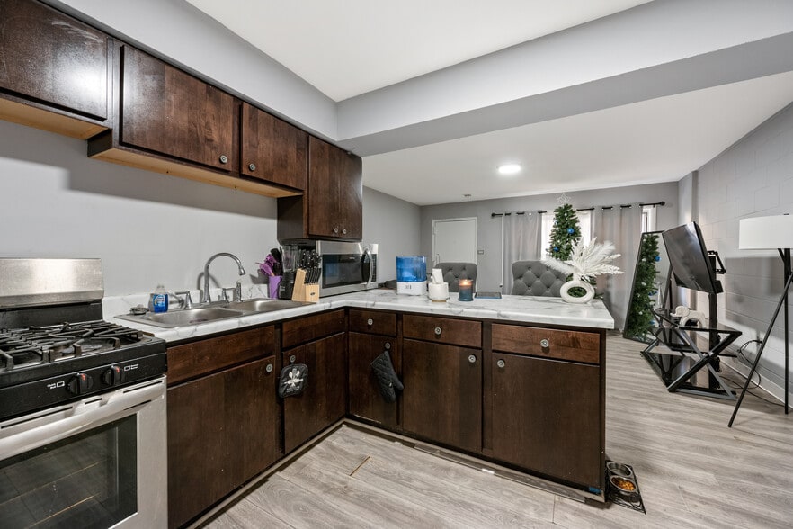 7830 S Yates, Chicago, IL à vendre - Photo intérieure - Image 3 de 6