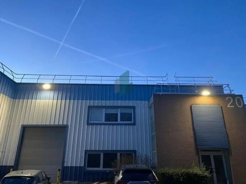 Flex dans Aubervilliers à louer - Photo du bâtiment - Image 2 de 5