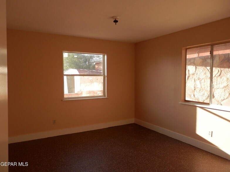 187 N Awbrey St, El Paso, TX à vendre - Photo du bâtiment - Image 2 de 20