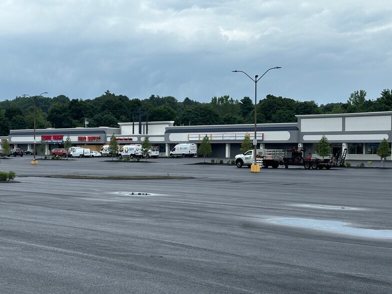 380-432 John Fitch Hwy, Fitchburg, MA for lease - Building Photo - Image 3 of 27