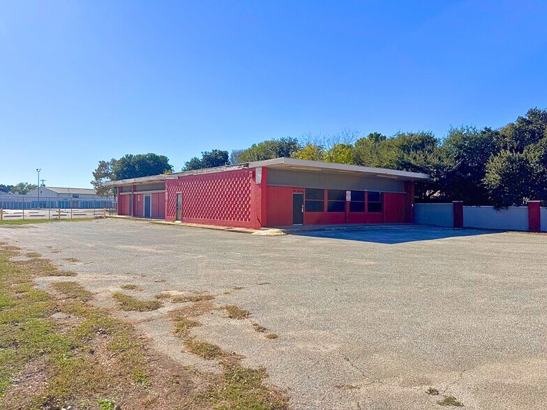 2507 S General McMullen Dr, San Antonio, TX à vendre - Photo du bâtiment - Image 2 de 5