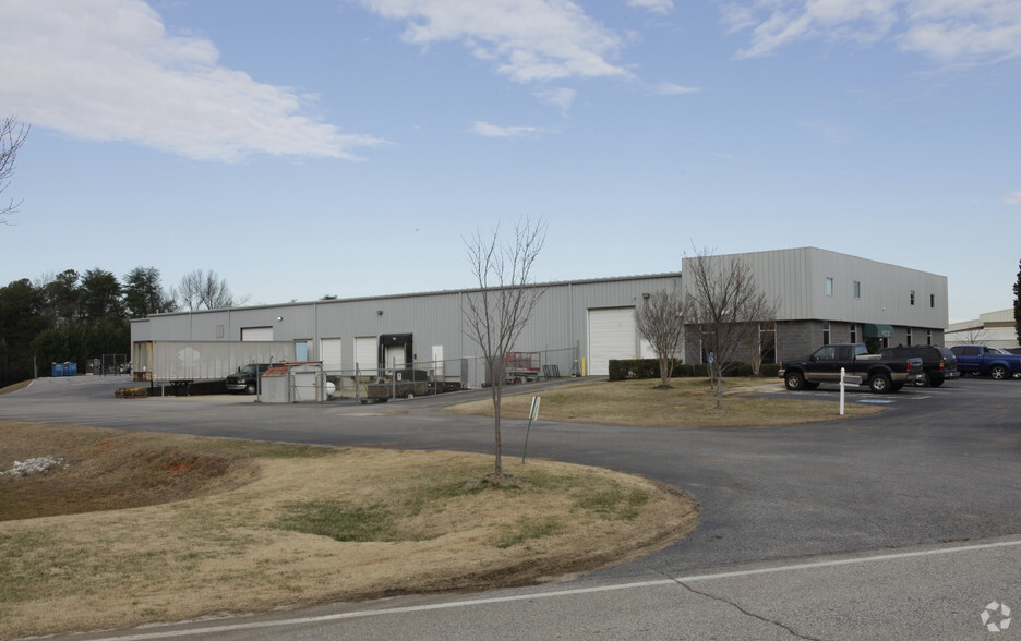 667 Perimeter Rd, Greenville, SC for lease - Primary Photo - Image 1 of 4