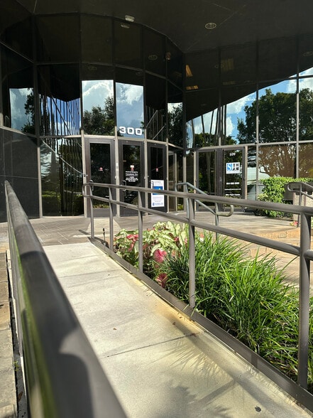 300 S Pine Island Rd, Plantation, FL à louer - Photo du bâtiment - Image 3 de 9