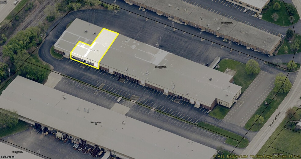 740 Industrial Dr, Cary, IL for lease - Building Photo - Image 2 of 12