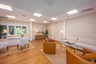 126-130 N Main St, East Hampton, NY à louer Photo intérieure- Image 1 de 4