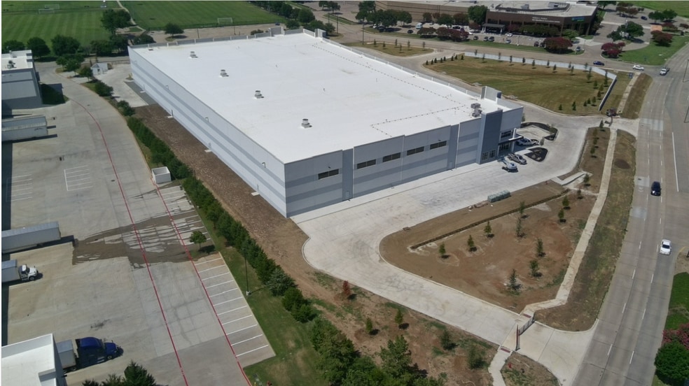1751 Valley View Ln, Farmers Branch, TX à louer - Photo du bâtiment - Image 3 de 12