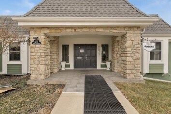 8877 Bourgade St, Lenexa, KS à vendre Photo du bâtiment- Image 1 de 4