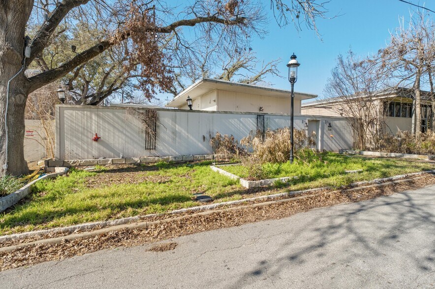 121 Scott St, San Marcos, TX à vendre - Photo du bâtiment - Image 3 de 37