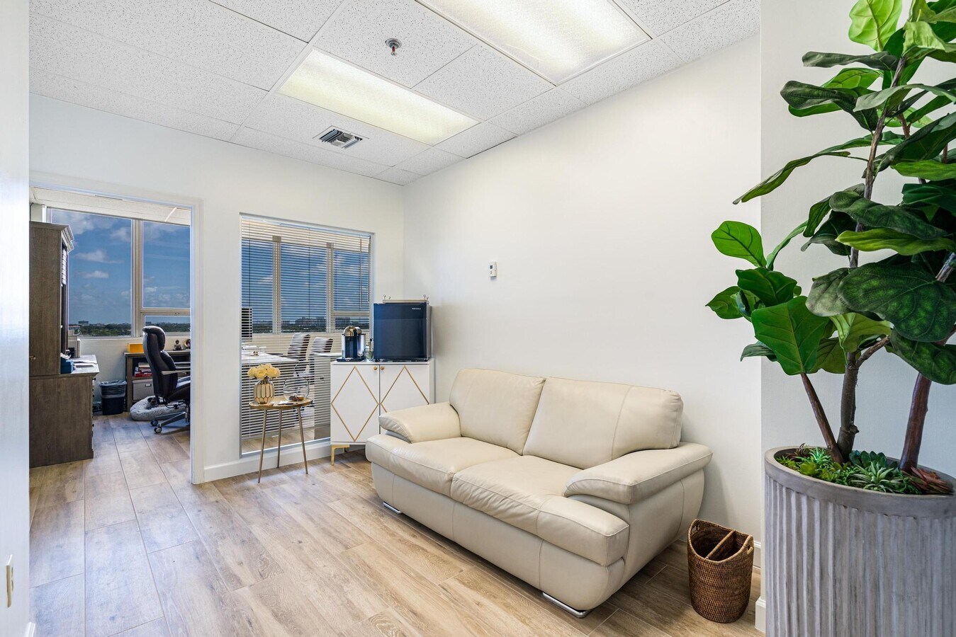 2455 E Sunrise Blvd, Fort Lauderdale, FL 33304 - Unité CU9J -  - Photo intérieure - Image 1 of 31