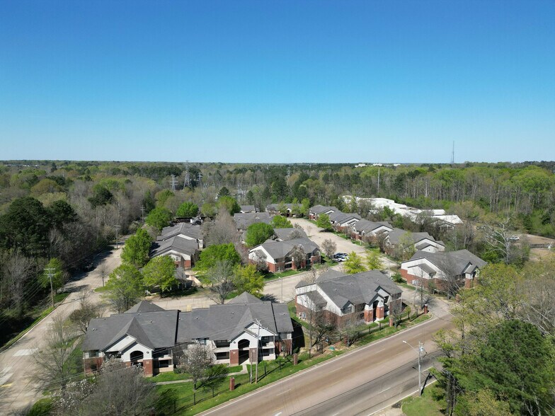 1636 Raymond Rd, Jackson, MS à vendre - Photo du bâtiment - Image 3 de 10
