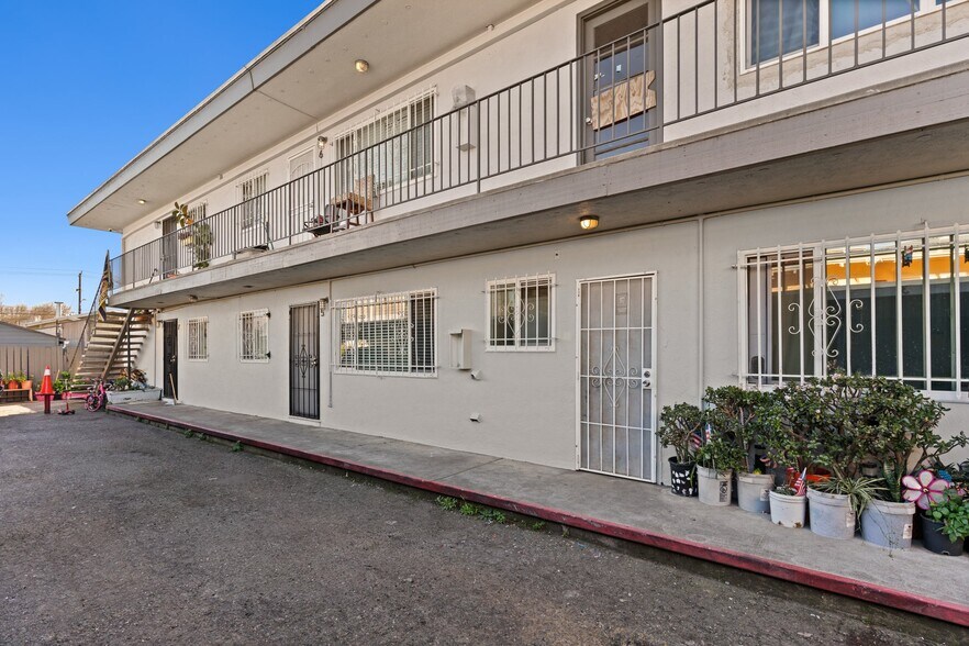 1630 35th Ave, Oakland, CA à vendre - Photo du bâtiment - Image 2 de 11