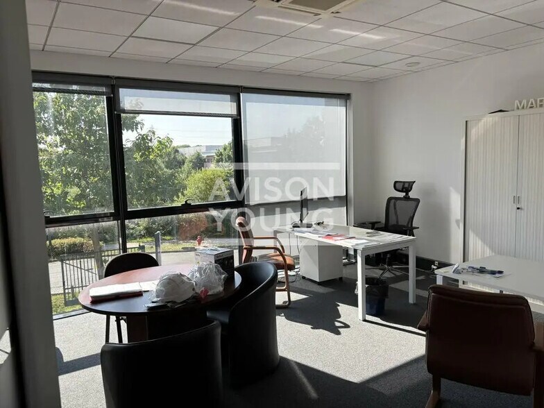 Flex dans Villeneuve-la-Garenne à louer - Photo du bâtiment - Image 2 de 9