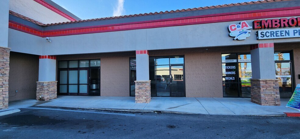 7411-7421 W Lake Mead Blvd, Las Vegas, NV à louer - Photo du bâtiment - Image 3 de 8