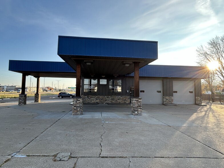 2403 Fairfax St, Eau Claire, WI for lease - Building Photo - Image 2 of 12