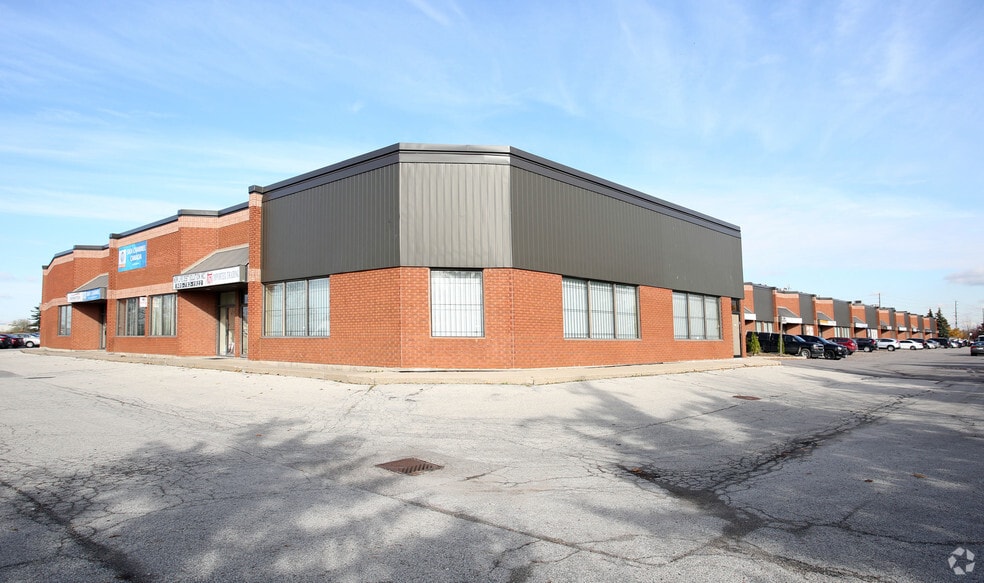 7885 Tranmere Dr, Mississauga, ON à louer - Photo du bâtiment - Image 3 de 3