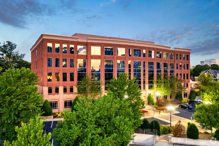 521 E Morehead St, Charlotte, NC for lease - Building Photo - Image 2 of 17
