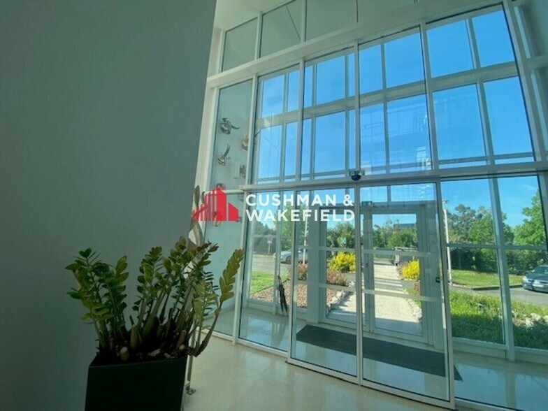 Industrial in Labège for lease - Lobby - Image 3 of 12