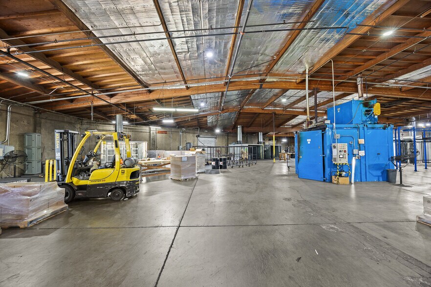 4677 Worth St, Los Angeles, CA à louer - Photo du bâtiment - Image 2 de 7