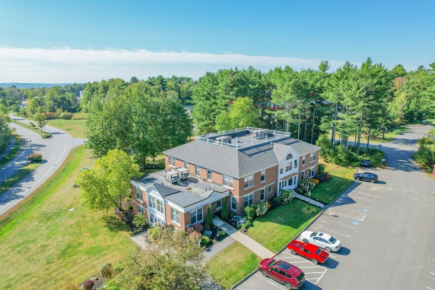 46 First Park Dr, Oakland, ME à vendre - Photo du bâtiment - Image 3 de 9