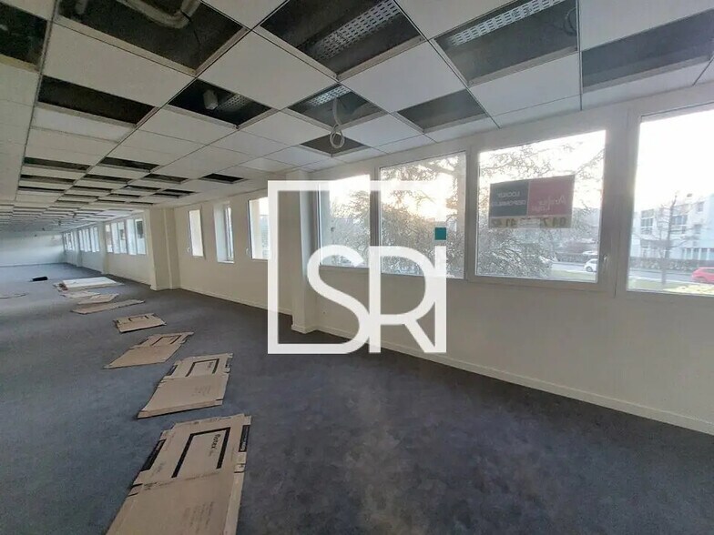 Office in Clermont-Ferrand for lease - Building Photo - Image 3 of 12