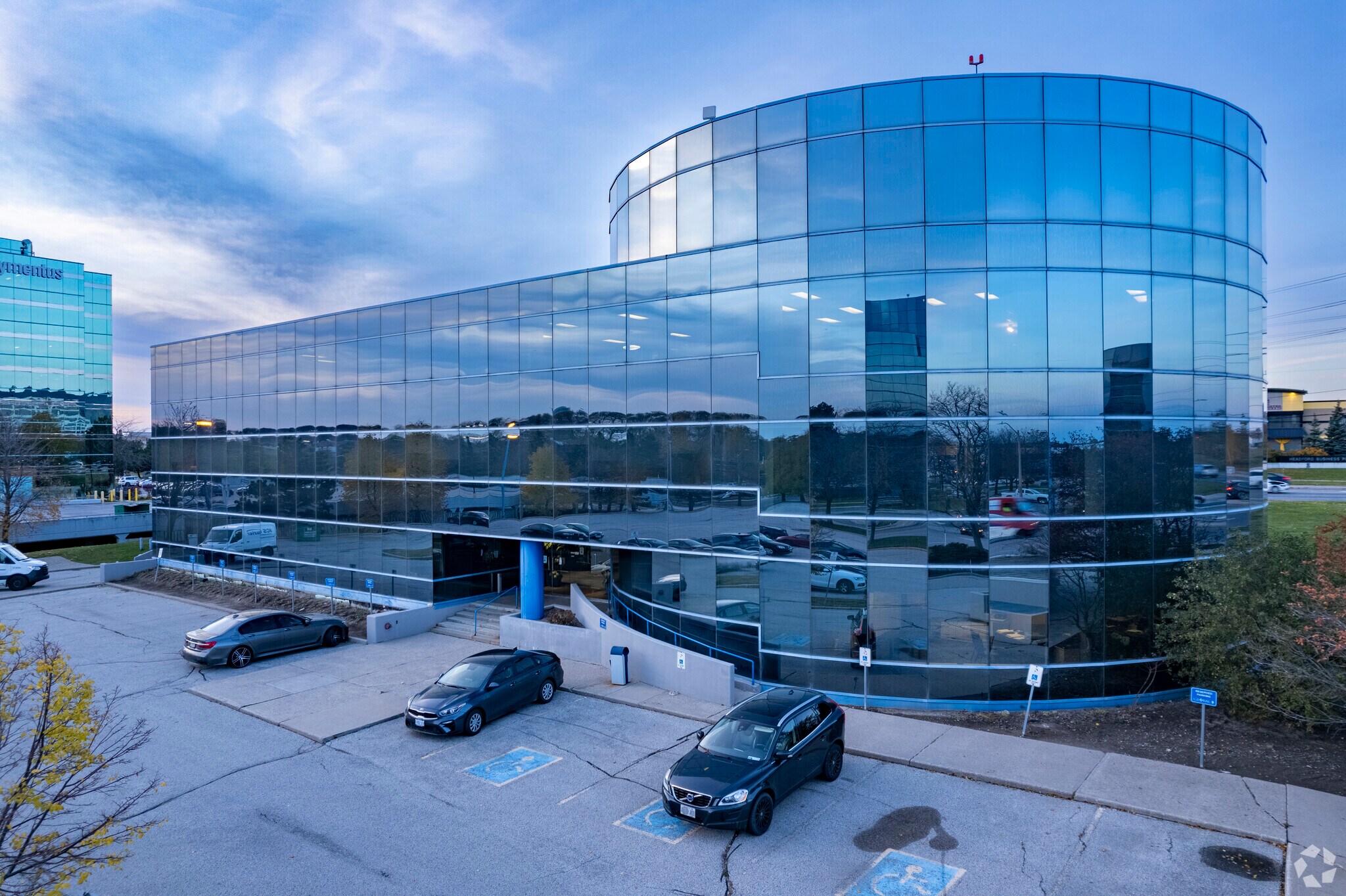 100 Mural St, Richmond Hill, ON for sale Primary Photo- Image 1 of 1