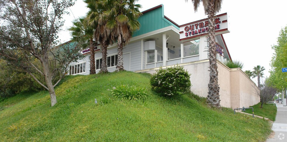 25261 The Old Rd, Stevenson Ranch, CA for sale - Primary Photo - Image 1 of 5