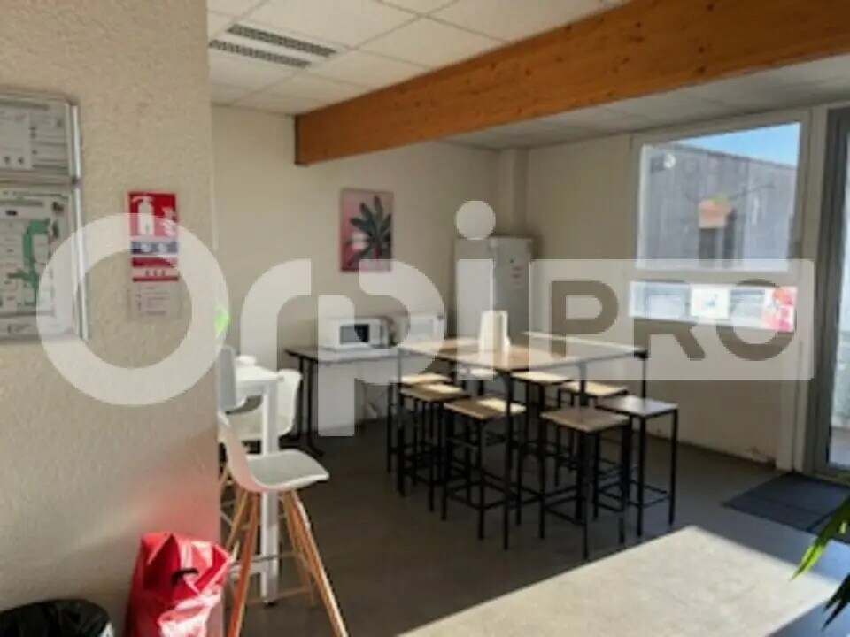 Office in Villefranche-sur-Saône for lease Interior Photo- Image 1 of 9