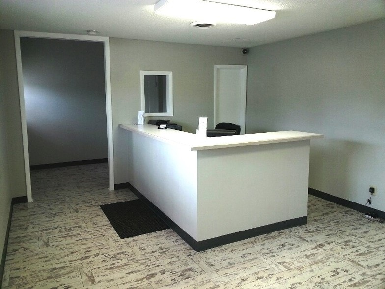552 Grant Ave, Junction City, KS for sale - Building Photo - Image 2 of 7