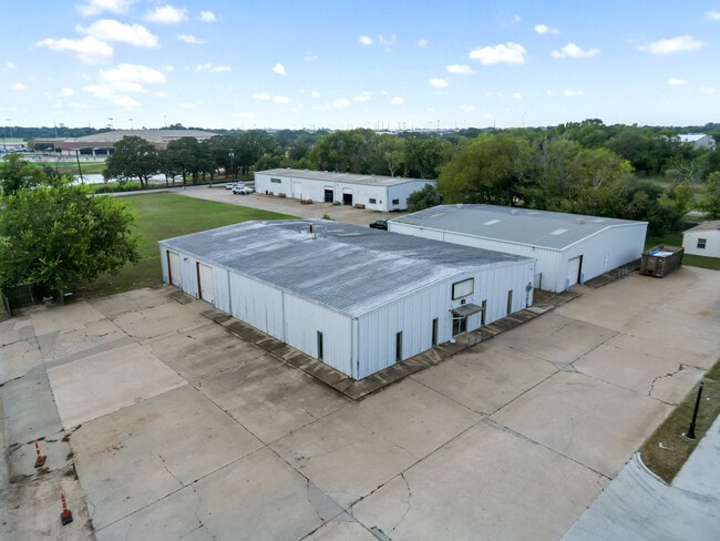 Plus de détails pour 2616 S College Ave, Bryan, TX - Industriel à louer