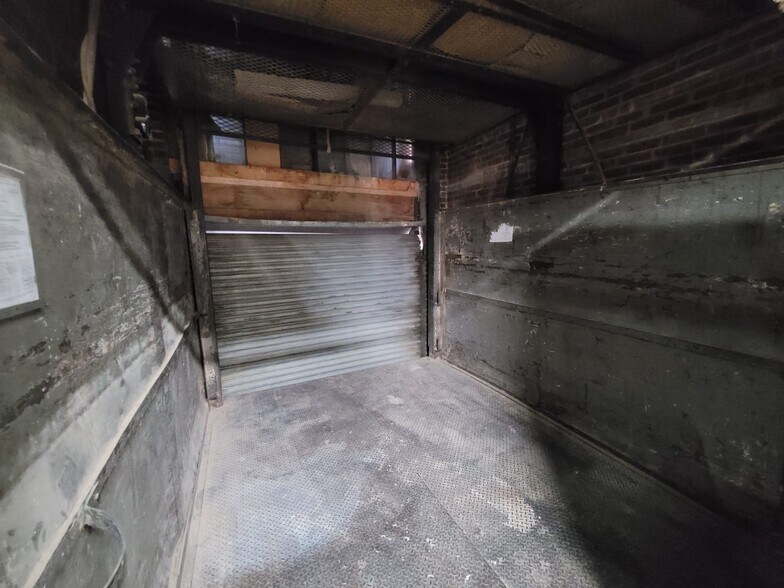 830 Barry St, Bronx, NY à vendre - Photo du bâtiment - Image 3 de 46