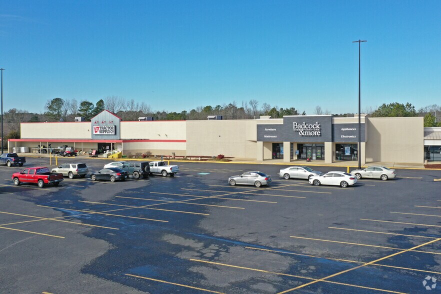 100 Siler Xing, Siler City, NC à louer - Photo principale - Image 2 de 8