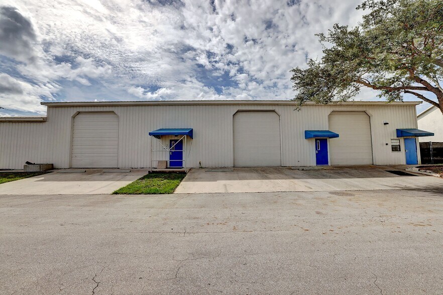 3359 SW 42nd Ave, Palm City, FL à vendre - Photo principale - Image 1 de 10