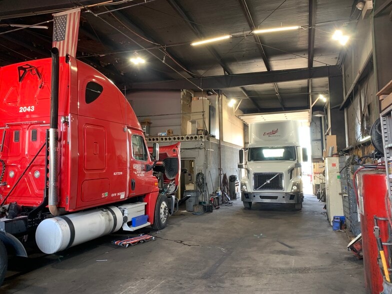 4206 W Shirley Ln, Alsip, IL for sale - Building Photo - Image 3 of 7