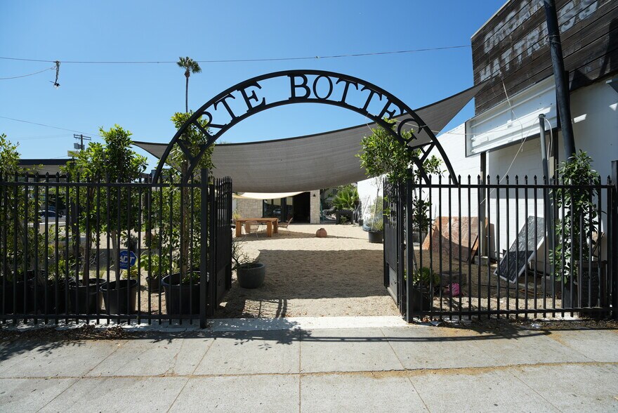 13336 Ventura Blvd, Sherman Oaks, CA à louer - Photo du bâtiment - Image 2 de 7
