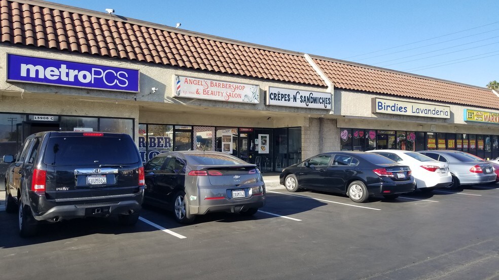 13902-13918 Francisquito Ave, Baldwin Park, CA à louer - Photo du bâtiment - Image 3 de 7