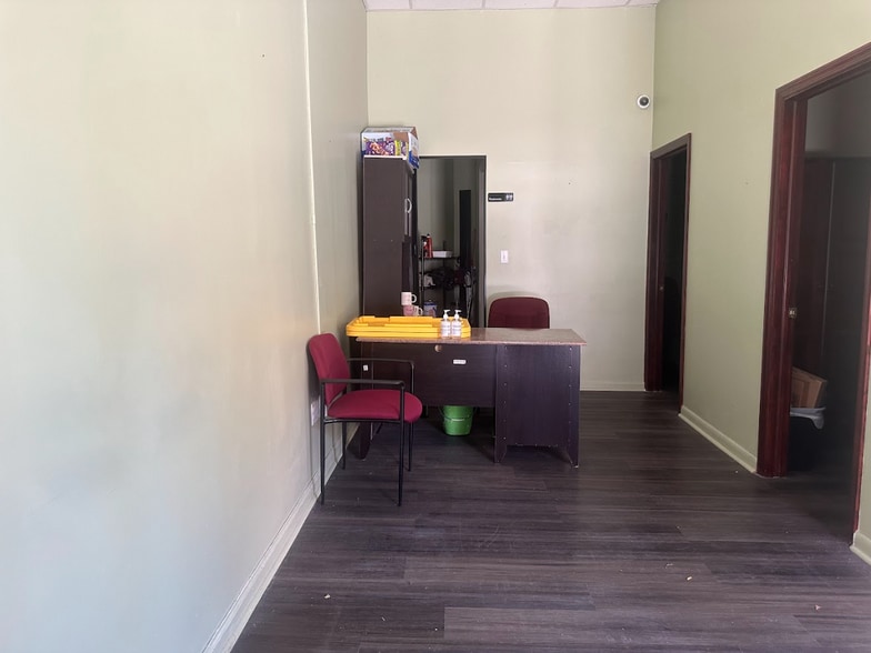 2123 Frederick Douglass Blvd, New York, NY for lease - Building Photo - Image 3 of 7