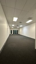 5911 NW 173rd Dr, Hialeah, FL for lease Interior Photo- Image 2 of 6