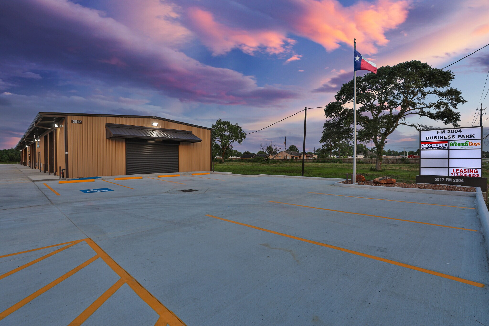 5517 Fm 2004 Rd, Hitchcock, TX for lease Building Photo- Image 1 of 14