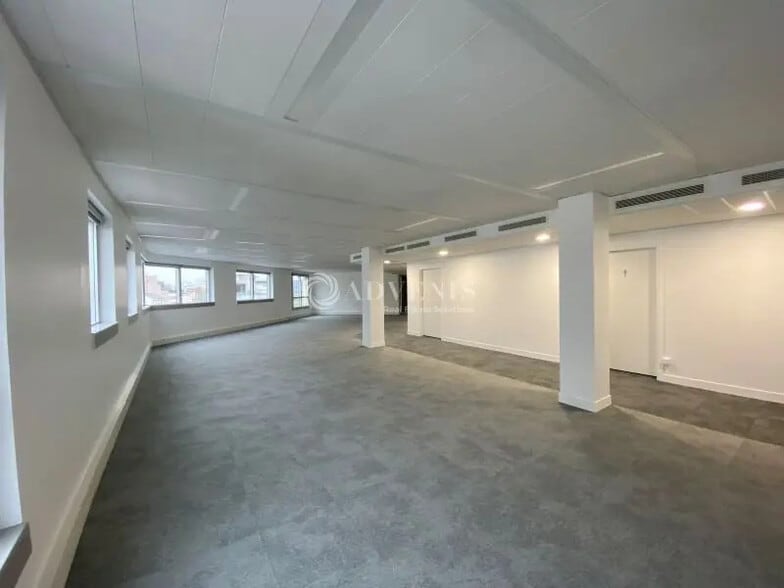 Office in Boulogne-Billancourt for lease - Interior Photo - Image 2 of 10
