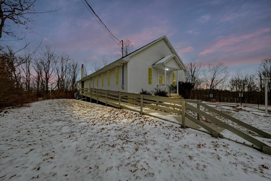 15924 PA-407 Sr, Fleetville, PA à louer - Photo du bâtiment - Image 3 de 11