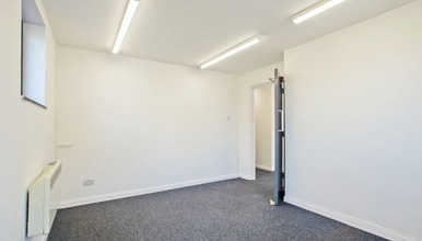 Chesterfield Way, Hayes for lease Interior Photo- Image 2 of 2